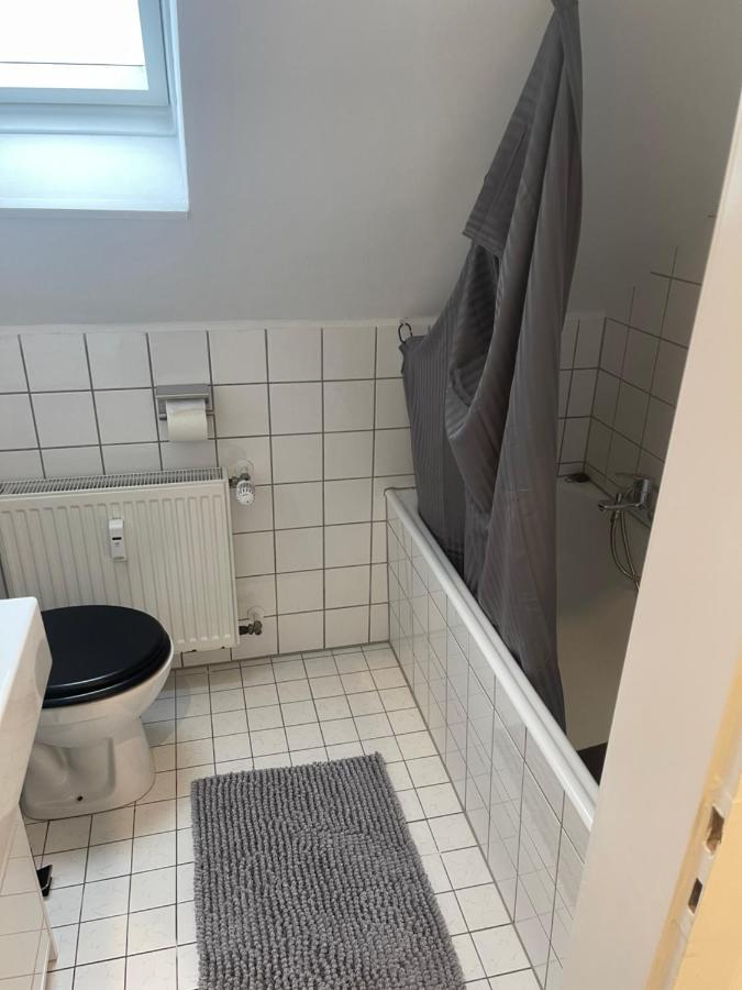 25 Qm Ferienwohnung Neuss Furth Exterior photo
